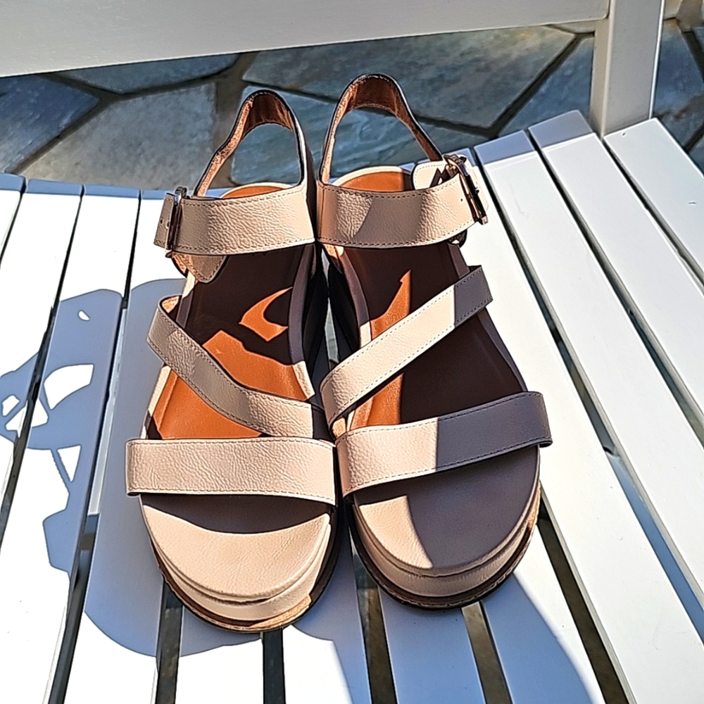 Gently worn Naturalizer Fitz Platform Sandal, Natural, 8.5"